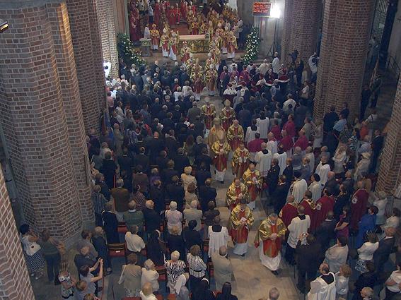 Chór INOVROCLAVIENSIS uświetnił ingres Abpa  Józefa Kowalczyka 