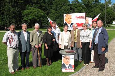 Popierają Jarosława Kaczyńskiego