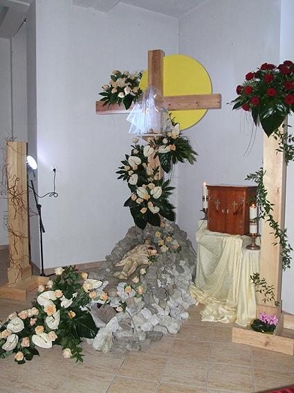Wielka Sobota - odwiedzanie gróbów w kościołach