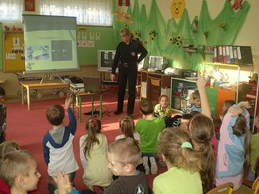 Strażnicy miejscy edukują najmłodszych