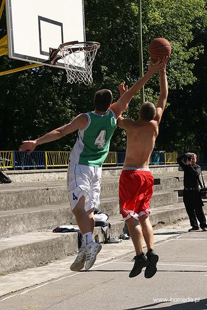 Po raz czwarty pod koszem