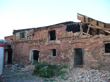 Zawalił się budynek gospodarczy
