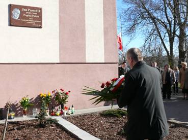 Uczniowie w hołdzie papieżowi