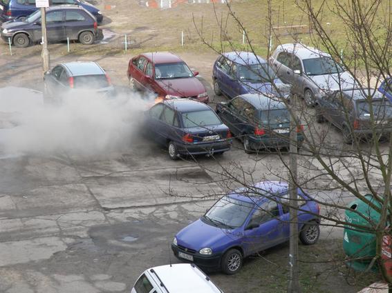 Płonące auto na Rąbinie