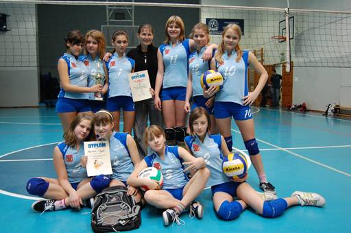 Siatkarki 11 mistrzyniami powiatu