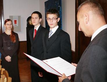 Troje zdolnych otrzymało stypendia