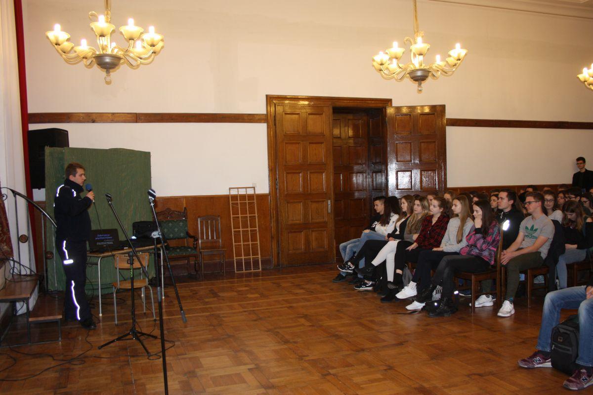 O narkotykach, dopalaczach i jak ich unikać