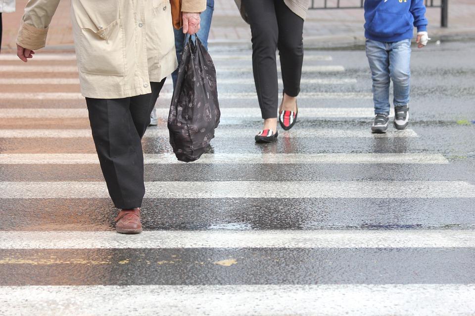 Potrącił na pasach i odjechał