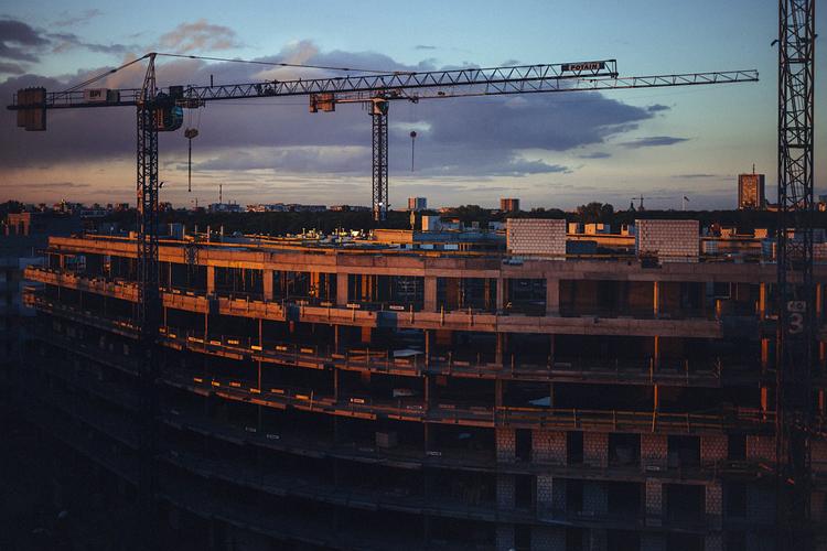 Operator żurawia - zarobki w Polsce a za granicą