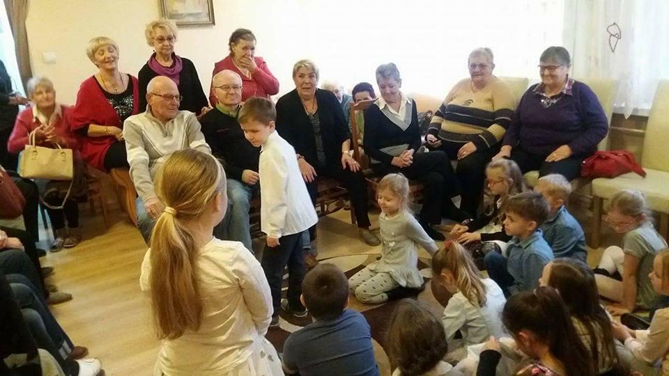 „ Kujawskie dzieci” o Ogólnopolskim Dniu Seniora pamiętają 