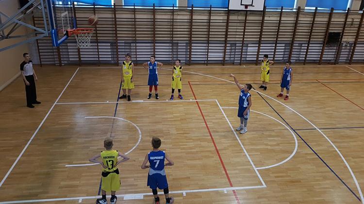 Kasprowicz wygrywa w derbach regionu