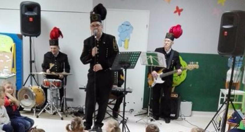 Przedstawiciele inowrocławskiej Orkiestry w Przedszkolu „Pod Tęczą”