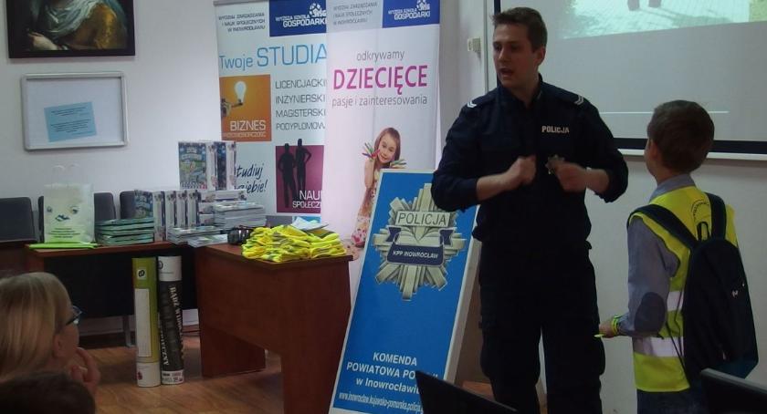 Policjanci spotkali się z uczestnikami Uniwersytetu Dziecięcego