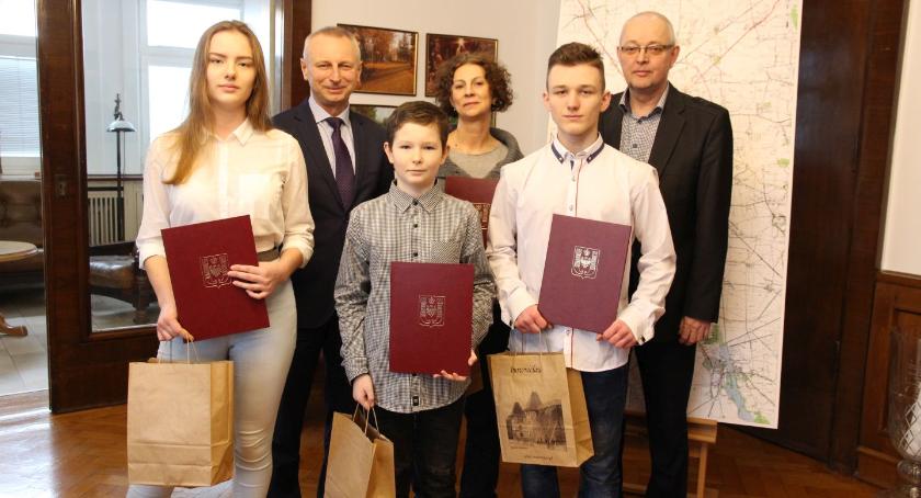 Karatecy przyjęli zaproszenie do ratusza