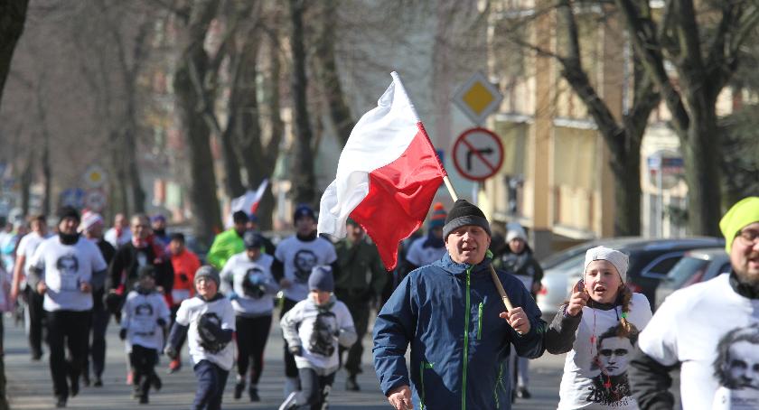 Ponownie pobiegli tropem wilczym