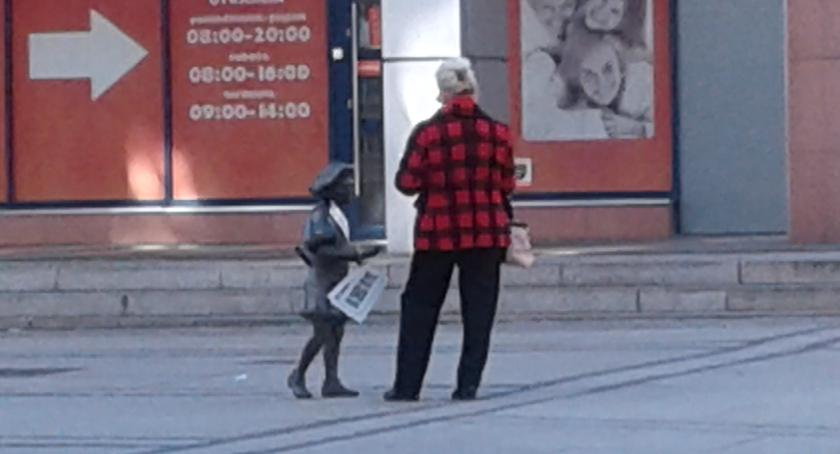 Zabrali poezje do domu
