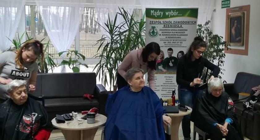 Przedświąteczne strzyżenie w Domu Pomocy Społecznej