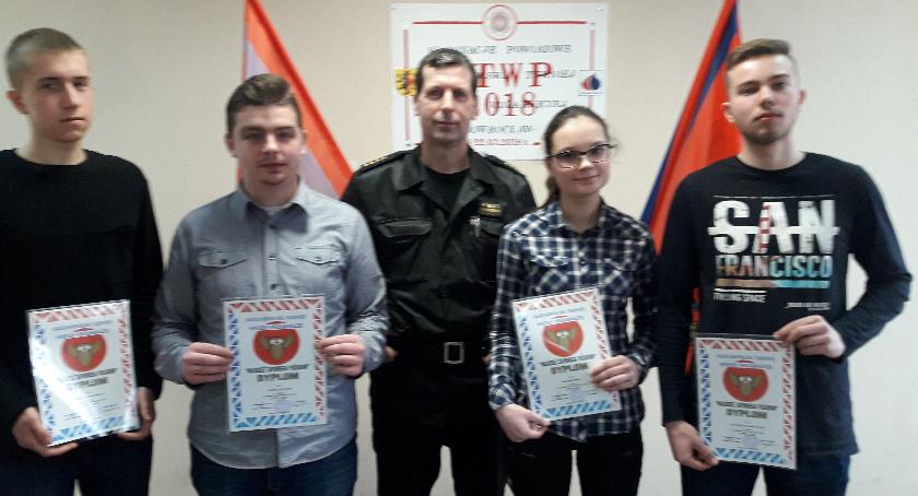 Posiadają dużą wiedzę pożarniczą