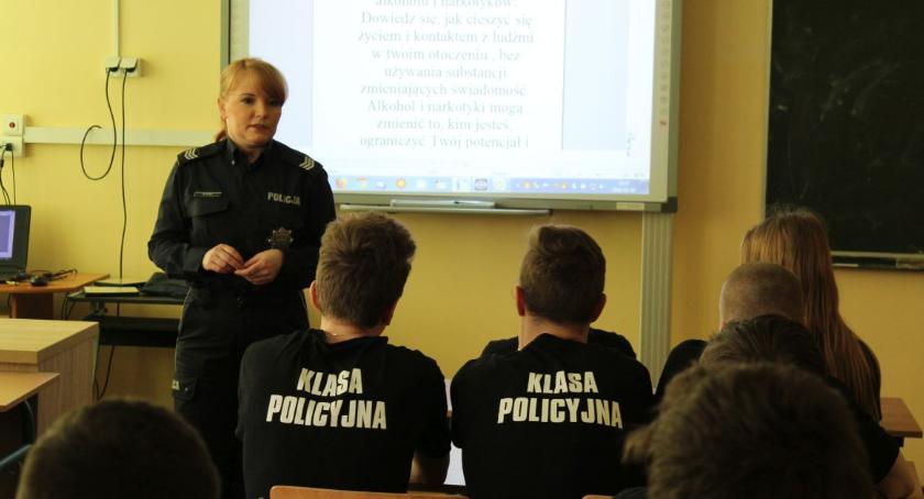 Policyjne rozmowy z młodzieżą