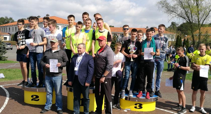Brązowi chłopcy z CHEMIKA