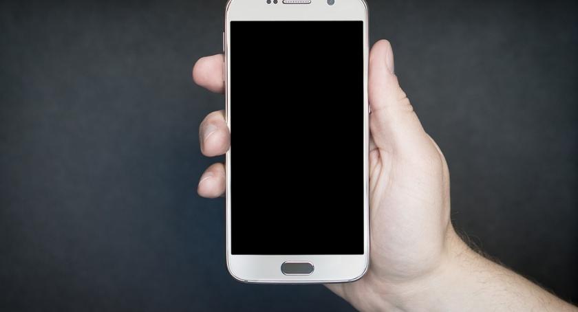Telefon podczas jazdy to zły pomysł