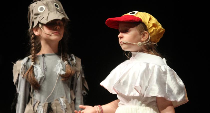 Przedszkolaki opanowały deski Teatru Miejskiego