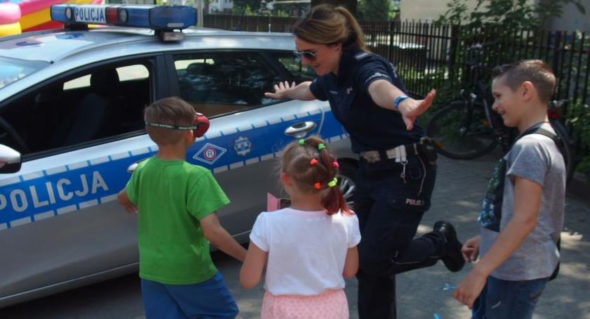 Policjanci dzieciom