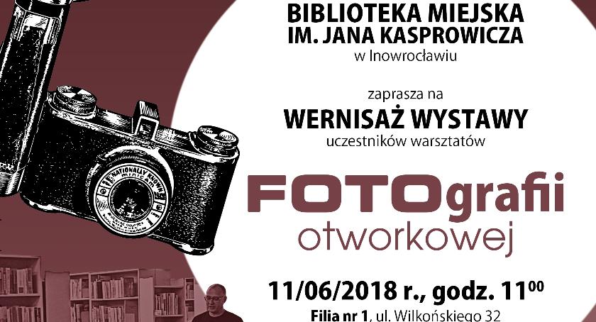Uczestnicy warsztatów prezentują…