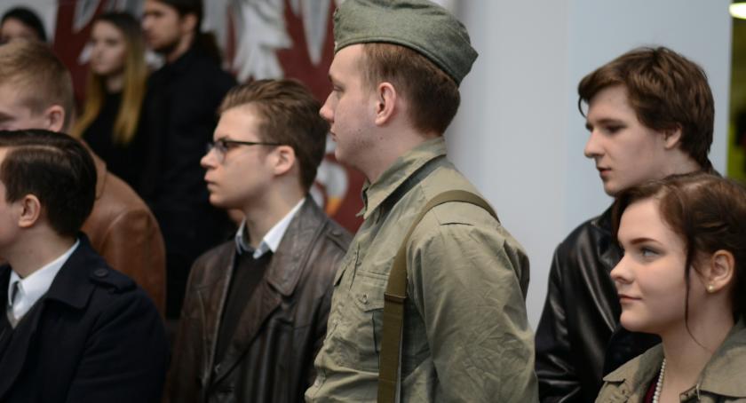 „Godność, wolność, niepodległość” - projekt MEN w III LO