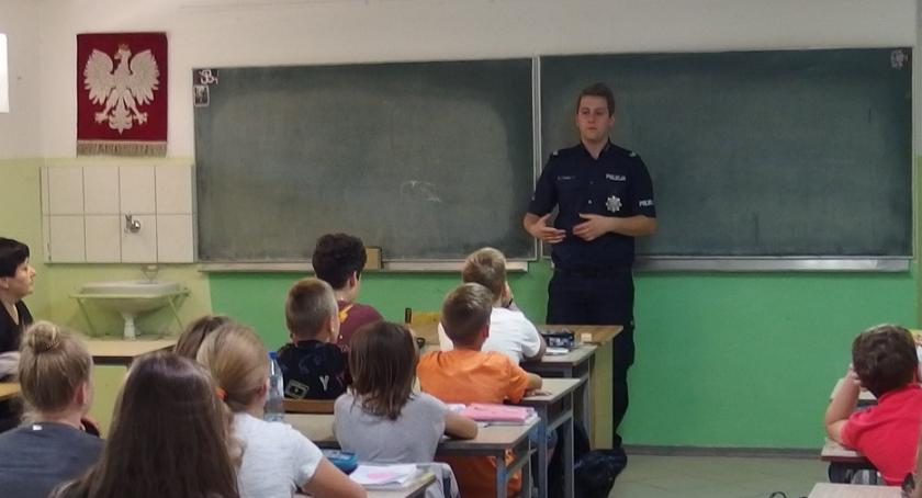 Z policjantami rozmawiali o bezpieczeństwie w Sieci i odpowiedzialności nieletnich