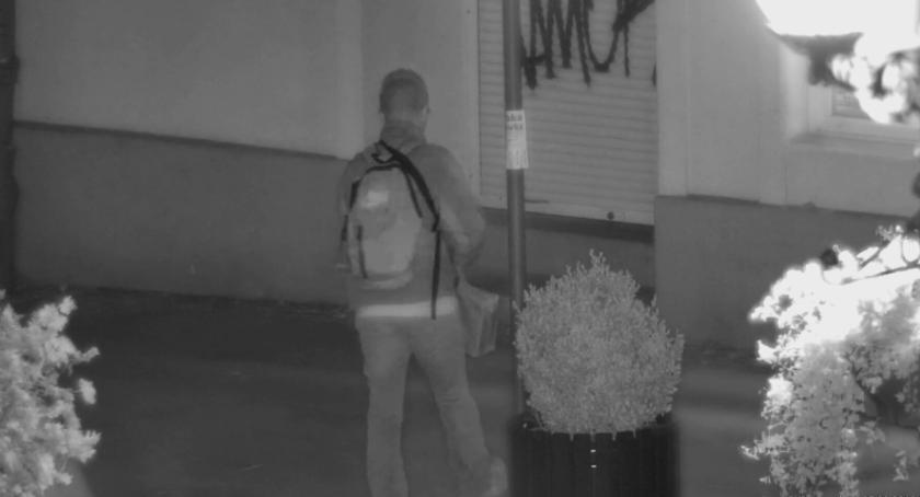 Rozklejał ulotki, zapłaci 500 zł mandatu