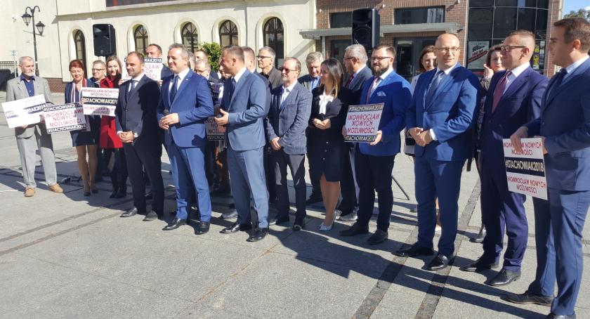 PiS zaprezentował swoich kandydatów w wyborach