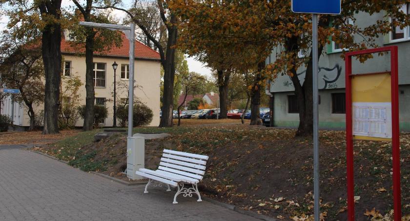 Solankowe ławki pojawiły się na przystankach