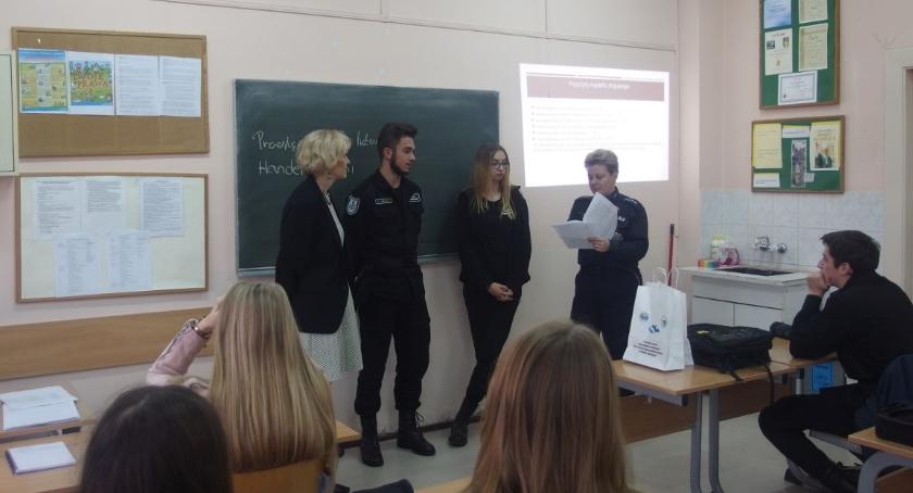Skomentowali film profilaktyczny i napisali o problemach młodzieży