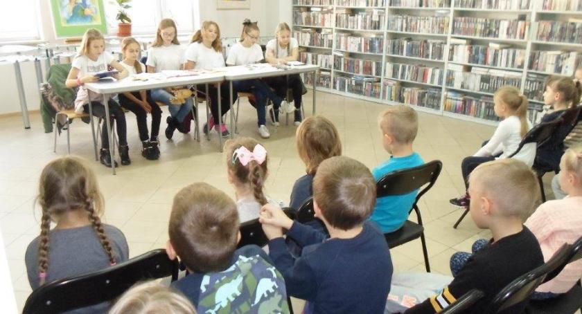 Dzieci obejrzały teatrzyk kukiełkowy 