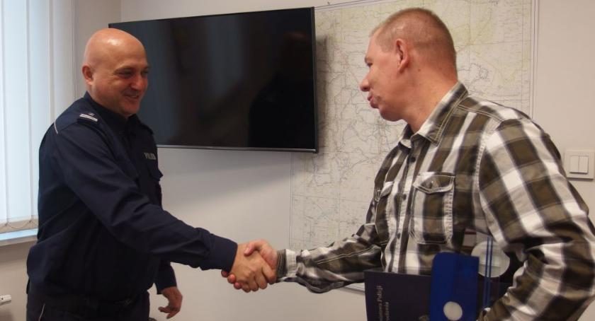 Komendant Powiatowy Policji w Inowrocławiu podziękował żołnierzowi za reakcję i postawę