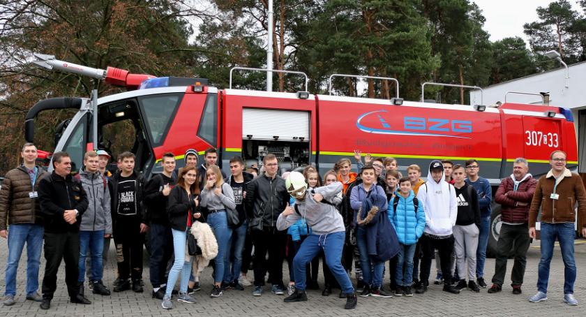 Uczniowie SP1 odwiedzili lotnisko w Bydgoszczy