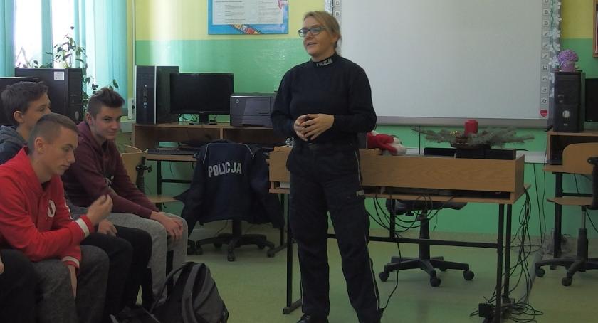 Z policjantami rozmawiali o odpowiedzialności