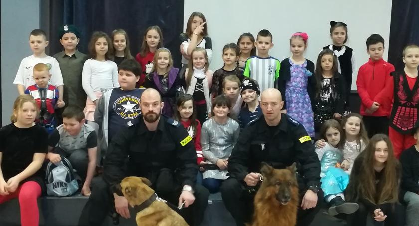 Z policjantami rozmawiali o bezpieczeństwie i psach służbowych
