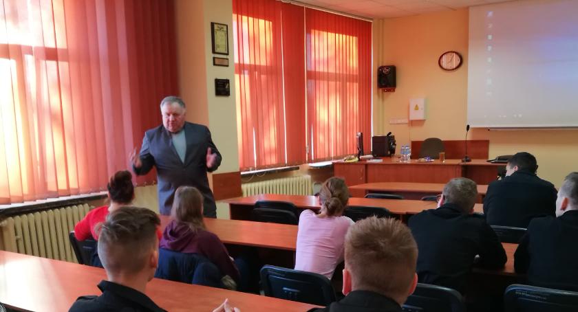 W „Chemiku” poznają tajniki kryminalistyki