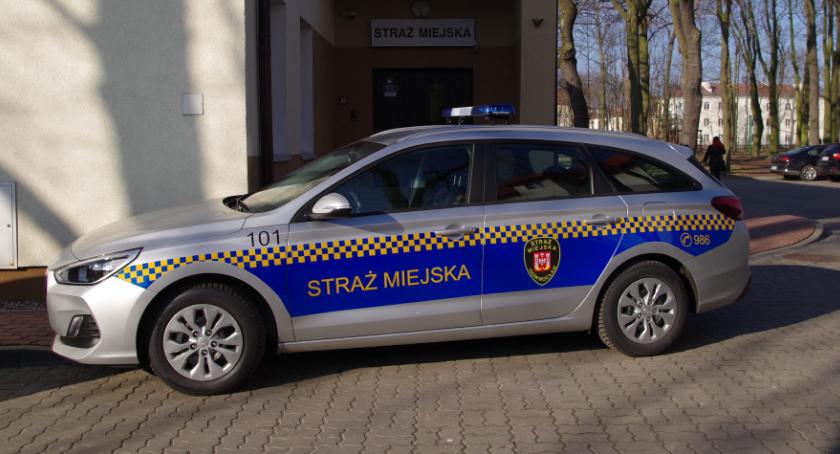 Straż Miejska z nowym samochodem