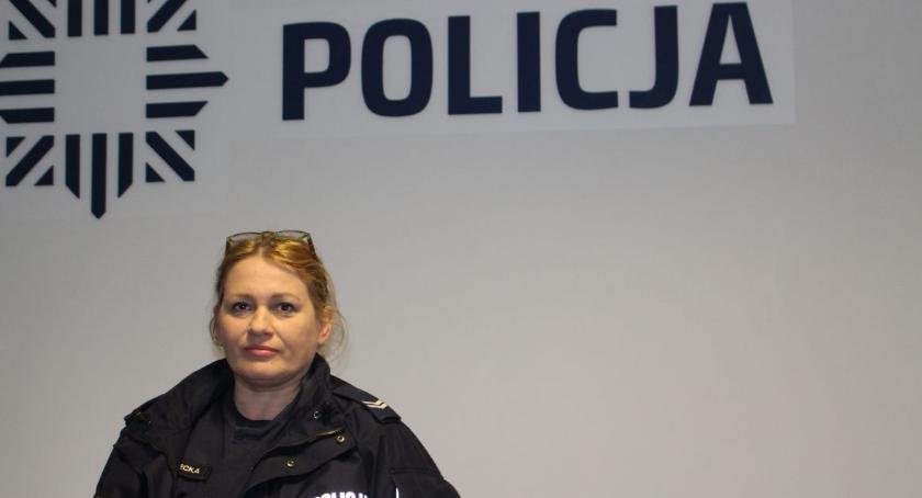 Policjantka z patrolu była czujna podczas zakupów