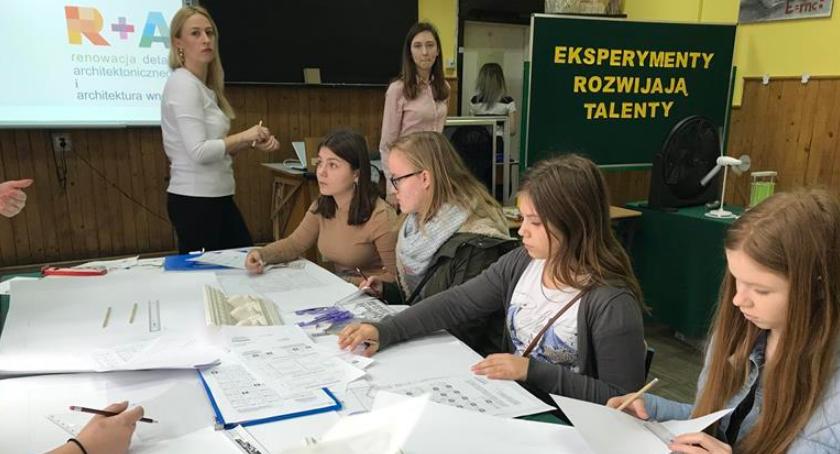 Kto pyta, nie błądzi