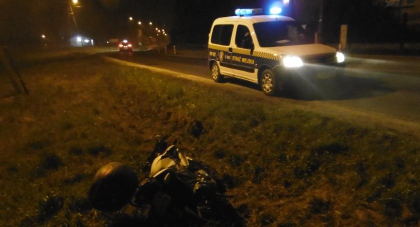 Motocyklem wylądował w rowie