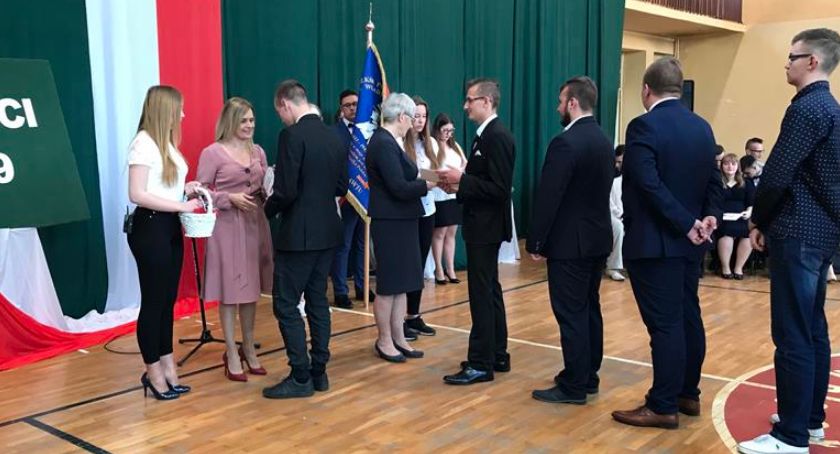 Uroczyście pożegnano maturzystów
