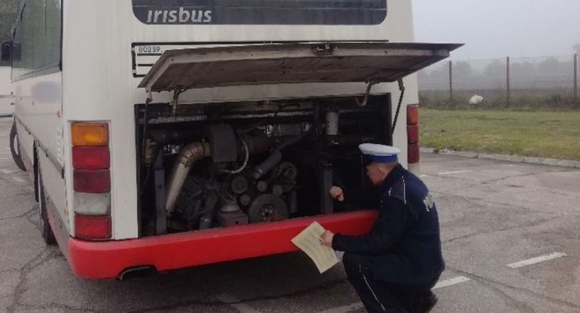Policjanci wyeliminowali niesprawny autobus