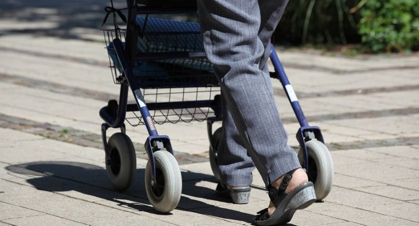 Senior na drodze - pamiętaj o bezpieczeństwie