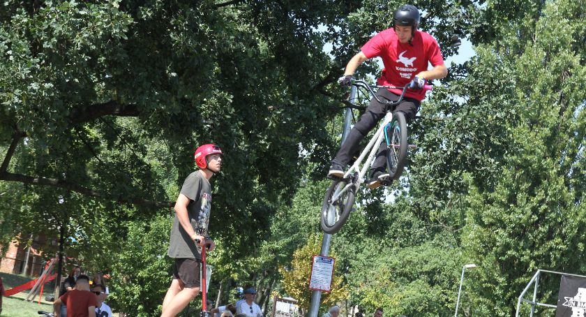 Zawody na skateparku