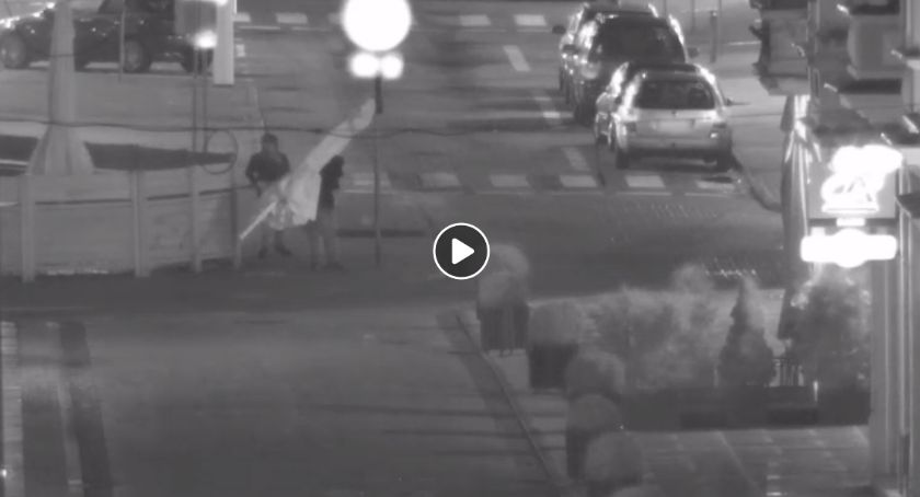 Ukradli parasol ogrodowy w centrum miasta