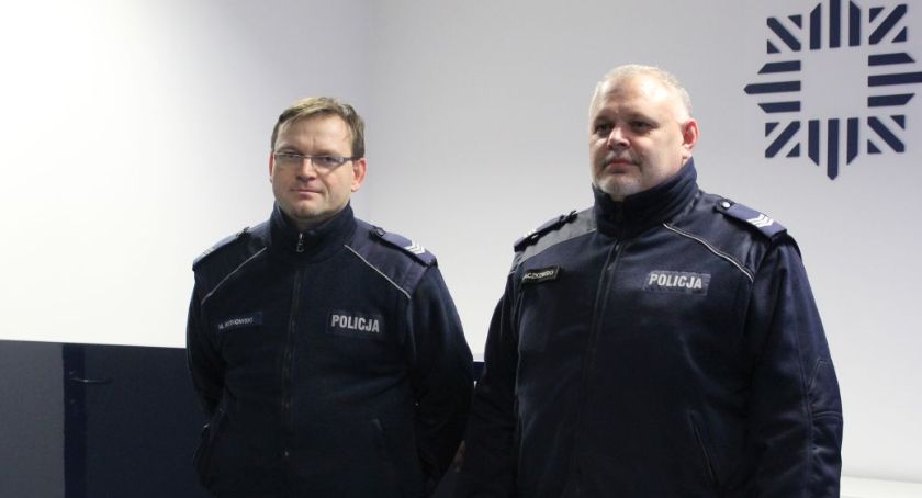 Policjanci i przypadkowy kierowca ruszyli na pomoc dwóm kobietom